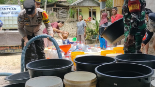 Polres Pacitan Salurkan Bantuan Air Bersih untuk Warga Terdampak Kemarau Panjang