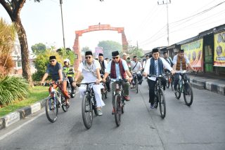 Cooling System Pilkada 2024, Polres Mojokerto Gowes Bareng Forkopimda dan 1.000 Santri