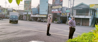 Polsek Krembangan Laksanakan Pengaturan dan Patroli di TL Mbah Ratu, Arus Lalu Lintas Terpantau Lancar dan Terkendali