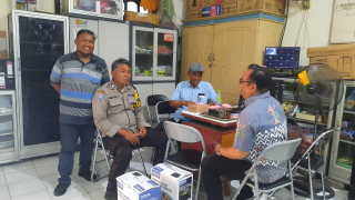 Bhabinkamtibmas Morokrembangan bersama Tiga Pilar Laksanakan Pemantauan Harkamtibmas di Kalianak Timur