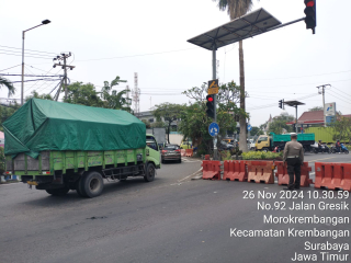 Polsek Krembangan Lakukan Pengalihan Arus Lalu Lintas di Simpang 3 Mbah Ratu