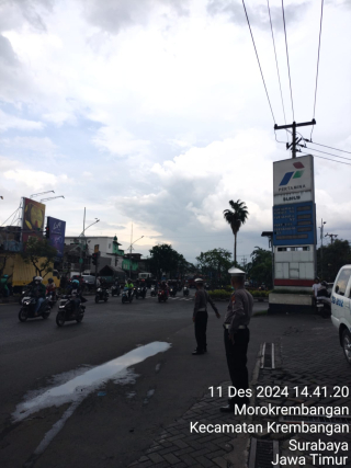 Personel Polsek Krembangan Laksanakan Patroli Pengamanan Lalu Lintas