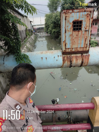 Polsek Krembangan Melakukan Pengecekan Debit Air di Rumah Pompa Solotigo