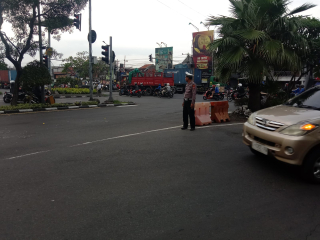 Polsek Krembangan Laksanakan Giat 88 Protap Pelayanan di Jalan Demak