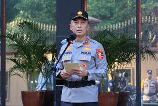 Polsek Kenjeran Lakukan Koordinasi dengan Pengurus Gereja Ratu Pencinta Damai untuk Persiapan Nataru