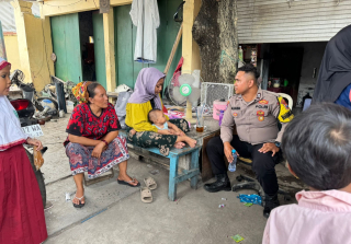 Bhabinkamtibmas Pegirian Sosialisasikan Bijak Bermedia Sosial dan Program Ketahanan Pangan