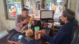 Bhabinkamtibmas Ampel Lakukan Sambang dan Koordinasi di Wisata Religi Sunan Ampel