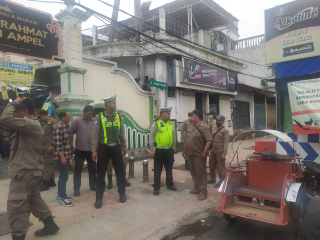 Polsek Semampir Laksanakan Patroli Harkamtibmas di Depan Pintu Masuk Wisata Religi Sunan Ampel