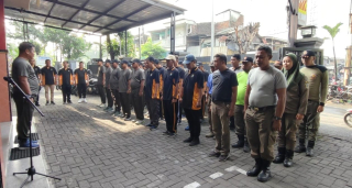 Sinergitas Tiga Pilar di Asemrowo, TNI-Polri dan Satpol PP Gelar Olahraga Bersama