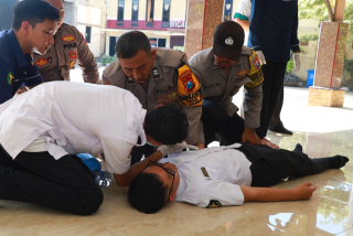 Polres Pelabuhan Tanjung Perak Bekali Bhabinkamtibmas dengan Pelatihan PPGD