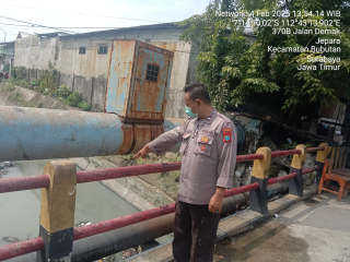 Personil Samapta Polsek Krembangan Laksanakan Patroli dan Pengecekan Debit Air di Solotigo