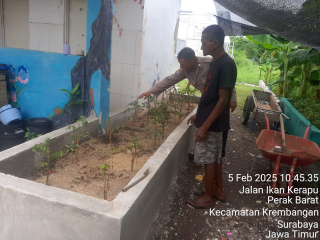 Bhabinkamtibmas Perak Barat Sambang Kelompok Tani Colombo Garden Dukung Program Ketahanan Pangan