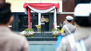 Pimpin Apel Gelar Pasukan Ops Keselamatan Semeru 2025, Wakapolda Jatim Tekankan Kamseltibcarlantas