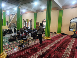 Membangun Generasi Muda Bebas Narkoba, Polsek Semampir Surabaya Gelar Penyuluhan di Masjid Al-Huda