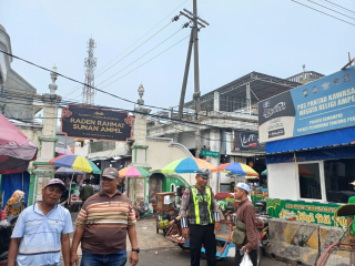 Polsek Semampir Laksanakan Patroli KRYD dan Dialogis Bersama Peziarah di Kawasan Religi Sunan Ampel