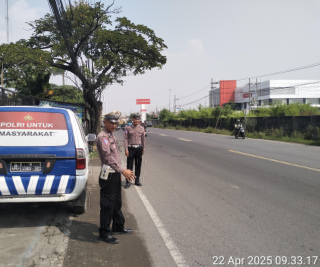 Polsek Krembangan Gelar Patroli Rutin Antisipasi Kemacetan dan Kecelakaan di Titik Rawan
