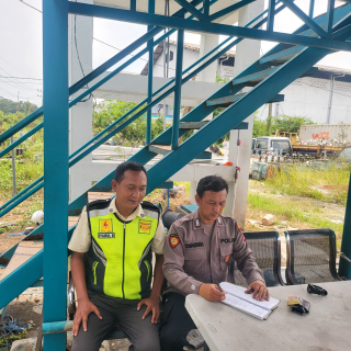 Patroli Objek Vital, Polsek Asemrowo Himbau Keamanan di Depo PLN Tambak Langon