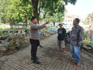 Bhabinkamtibmas Pegirian Himbau Warga di Sekitar Makam Jalan Sidorame untuk Tidak Melakukan Judi Burung Dara