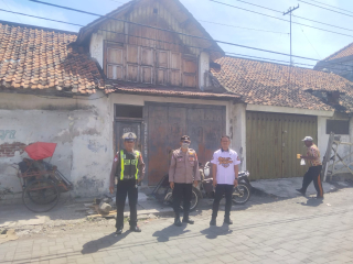 Polsek Semampir Gelar Patroli Harkamtibmas di Jalan Petukangan, Antisipasi Parkir Liar dan 3C