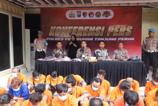 Operasi Pekat Polres Pelabuhan Tanjung Perak Berhasil Ungkap 100 Persen Target Operasi.