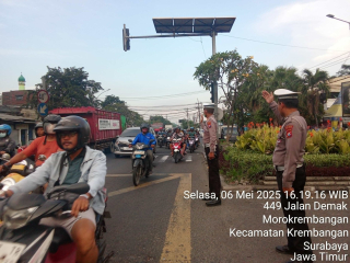 Antisipasi Kemacetan, Polsek Krembangan Laksanakan Giat Pos Akhir di TL Mbah Ratu