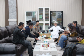 Perkuat Sinergi Ulama dan Kepolisian, Kapolres Pelabuhan Tanjung Perak Silaturahmi ke Yayasan Pondok Pesantren Miftachus Sunnah.