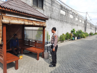 Personel Piket Fungsi Polsek Kenjeran Laksanakan Patroli Harkamtibmas Antisipasi 3C di Perumahan Pogot Regency
