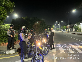 Personel Polres Pelabuhan Tanjung Perak Gelar Patroli Harkamtibmas, Wujudkan Rasa Aman di Tengah Masyarakat