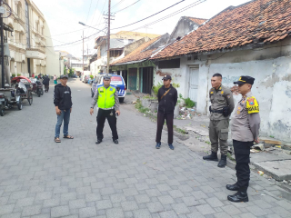 Patroli Harkamtibmas Polsek Semampir Antisipasi Parkir Liar dan 3C di Jalan Petukangan