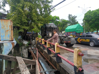 Antisipasi 3C dan Banjir, Polsek Krembangan Gelar Patroli di Jalan Demak