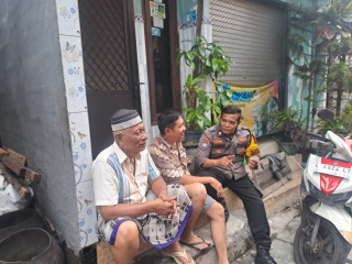 Bhabinkamtibmas Krembangan Utara Sambangi Tokoh Warga, Koordinasikan Harkamtibmas