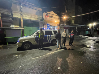 Patroli Dini Hari Polsek Pabean Cantikan Antisipasi Kerawanan di Jalan Slompretan