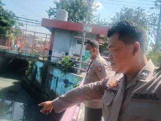 Patroli Polsek Krembangan di Jalan Tanjung Sadari, Antisipasi 3 Cepu dan Pengecekan Pompa Air
