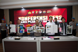 Polres Pelabuhan Tanjung Perak Ungkap Grup Facebook "Gay Khusus Surabaya" Sebar Konten Asusila, Dua Orang Jadi Tersangka