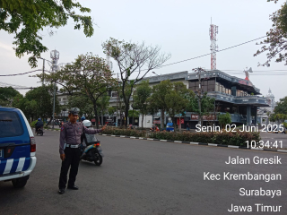 Polsek Krembangan Laksanakan Pemantauan Arus Lalu Lintas Pagi di Jalan Gresik