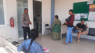 Sambang ke PKM Morokrembangan, Personil Polsek Krembangan Sampaikan Himbauan Keamanan Parkir