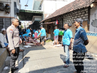 Polsek Krembangan Laksanakan Patroli dan Pemantauan Pemotongan Hewan Qurban di Masjid Al-Hikmah
