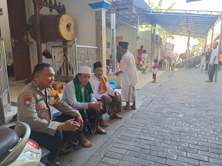 Bhabinkamtibmas Bongkaran Sambangi Tokoh Masyarakat, Sampaikan Himbauan Cegah Curanmor dan Kenakalan Remaja