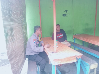 Bhabinkamtibmas Ujung Sambang Warga, Imbau Waspada Tawuran dan Curanmor di Lingkungan Hangtuah