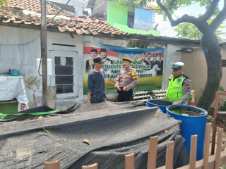 Pemantauan Ketahanan Pangan, Polsek Semampir Patroli di Kampung Tangguh Sidotopo