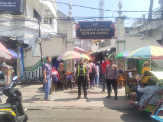 Polsek Semampir Laksanakan Patroli Harkamtibmas di Kawasan Wisata Religi Sunan Ampel