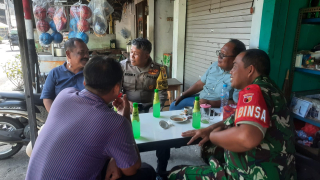 Bhabinkamtibmas Morokrembangan Sambangi Warga dan Koordinasi Aktifkan Siskamling