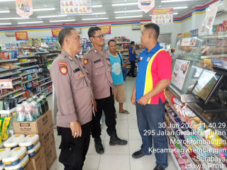 Polsek Krembangan Laksanakan Patroli dan Sambang di Minimarket Jalan Kalianak