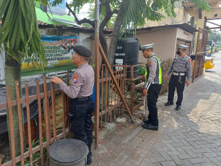 Patroli Harkamtibmas di Kampung Tangguh Sidotopo, Polsek Semampir Pantau Ketahanan Pangan Budidaya Ikan Lele