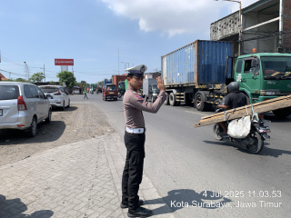 Antisipasi Kemacetan dan Laka Lantas, Personel K12.02 Laksanakan Patroli di Sekitar SPBU Jalan Kalianak