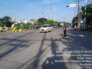 Penjagaan Pagi di Kawasan Pelabuhan, Anggota Satsamapta Pastikan Ketertiban Lalu Lintas dan Keamanan