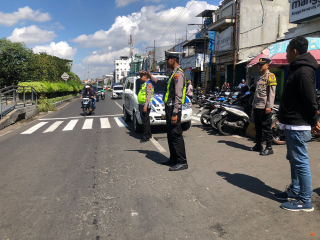 Antisipasi Gangguan Kamtibmas, Polsek Semampir Laksanakan Patroli di Kawasan Masjid Ampel
