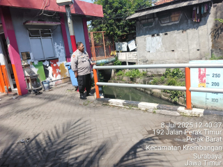 Personel Polsek Krembangan Laksanakan Patroli dan Pengecekan Debit Air di Tanjung Sadari