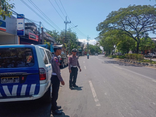Patroli Antisipasi Kemacetan dan Laka Lantas di Jalan Demak, Polsek Krembangan Pastikan Arus Lalu Lintas Lancar