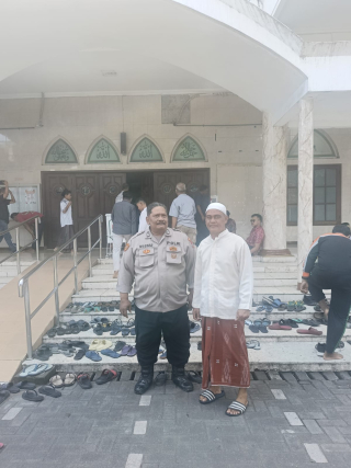 Polsek Krembangan Laksanakan Patroli dan Pengawasan Sholat Jumat di Masjid Al-Ikhlas